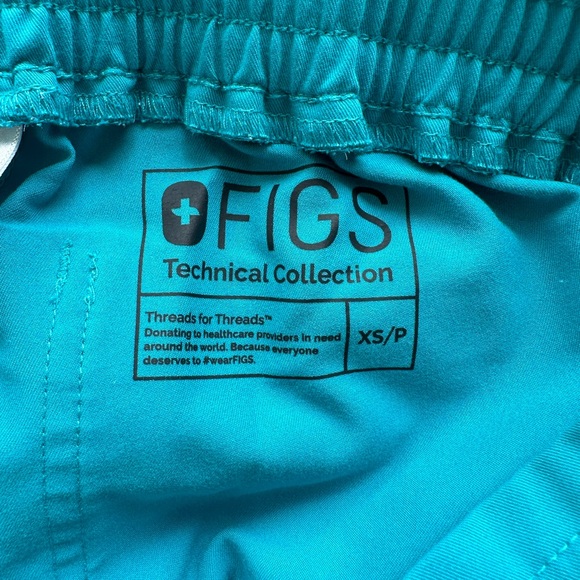FIGS Aqua Technical Scrub Set - Picture 3 of 4